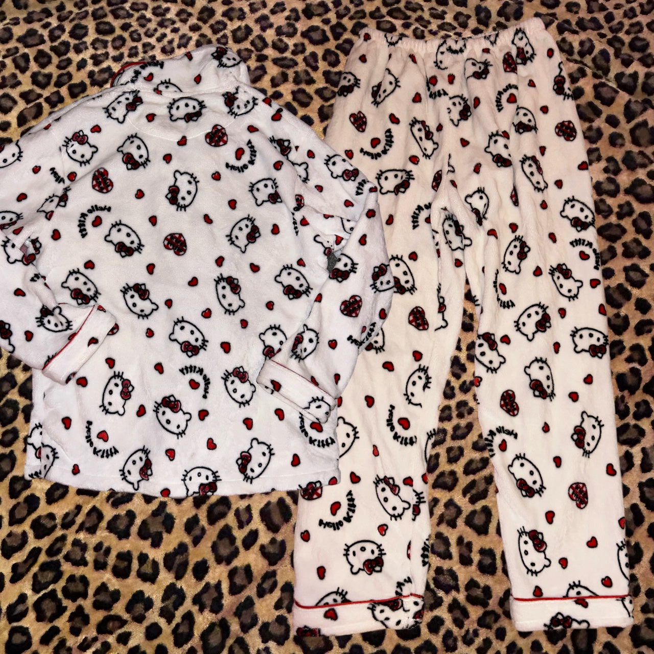 (M/L) Hello Kitty Pajama Set