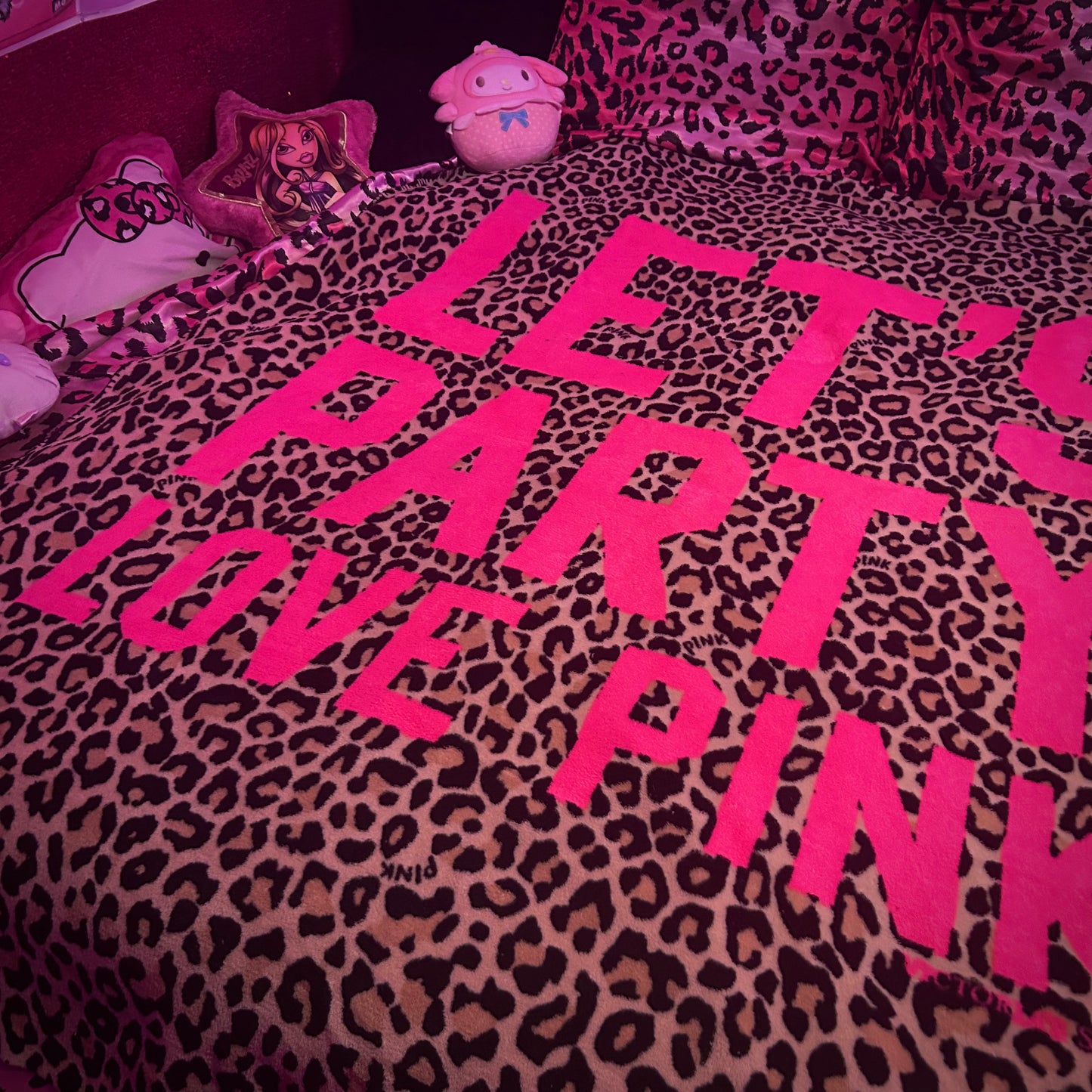 VS Pink Leopard Blanket