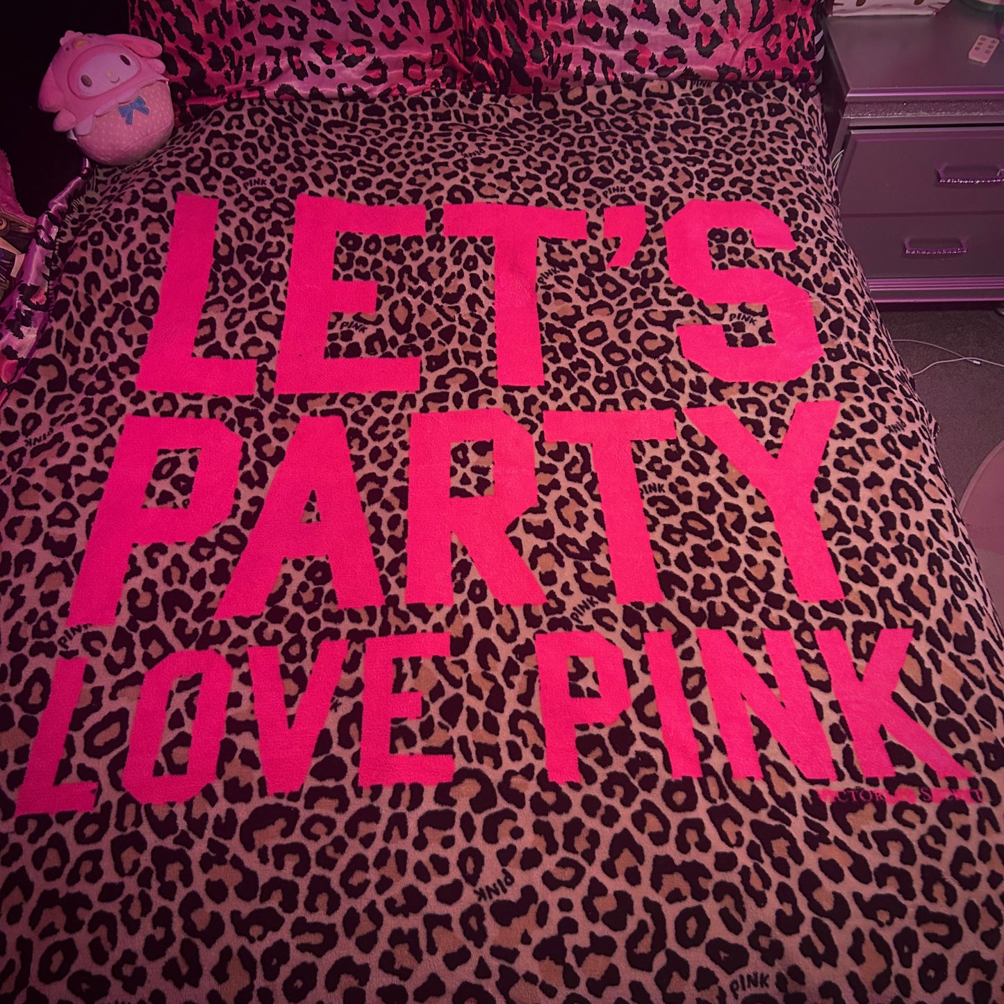 VS Pink Leopard Blanket