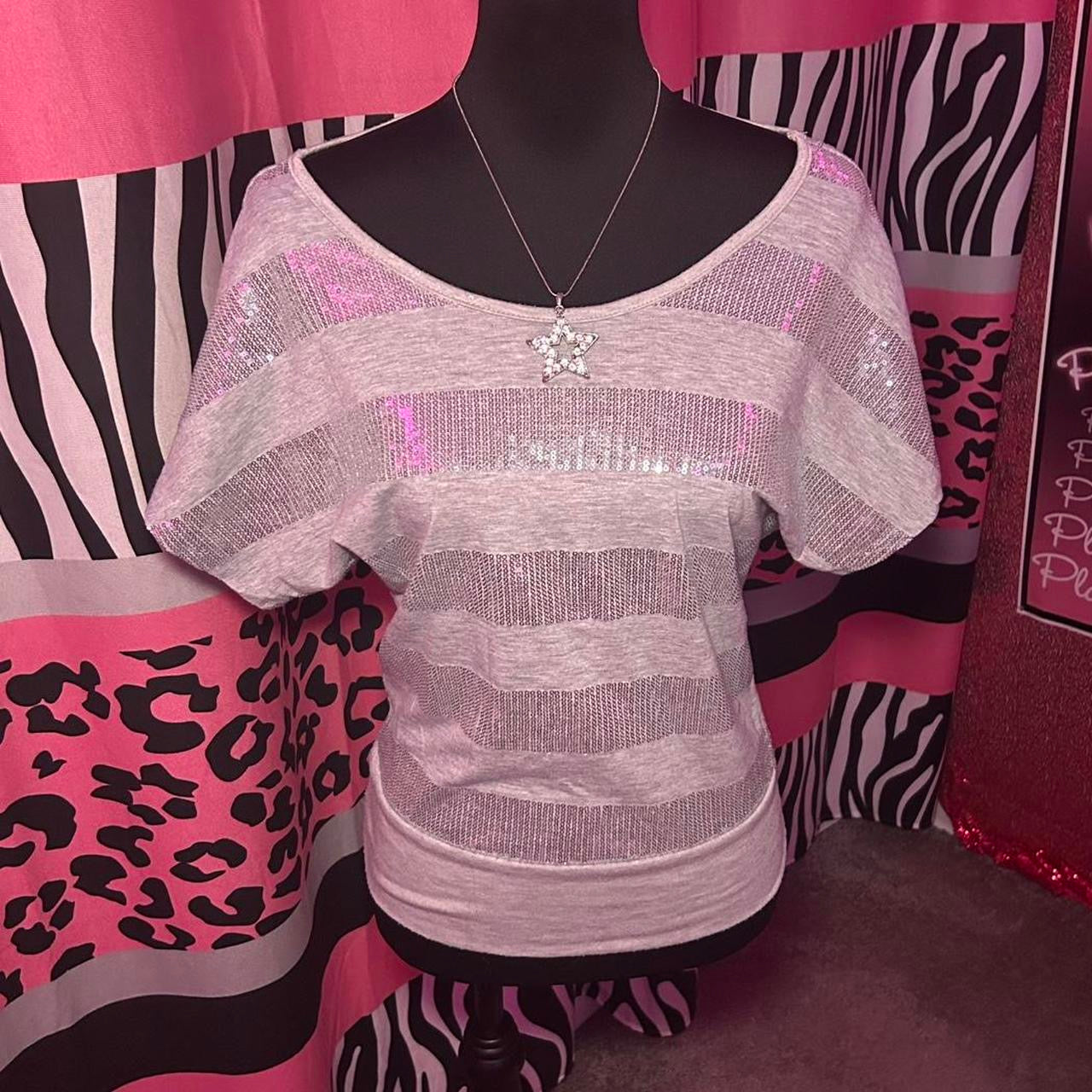 (M) 2000s silver striped top