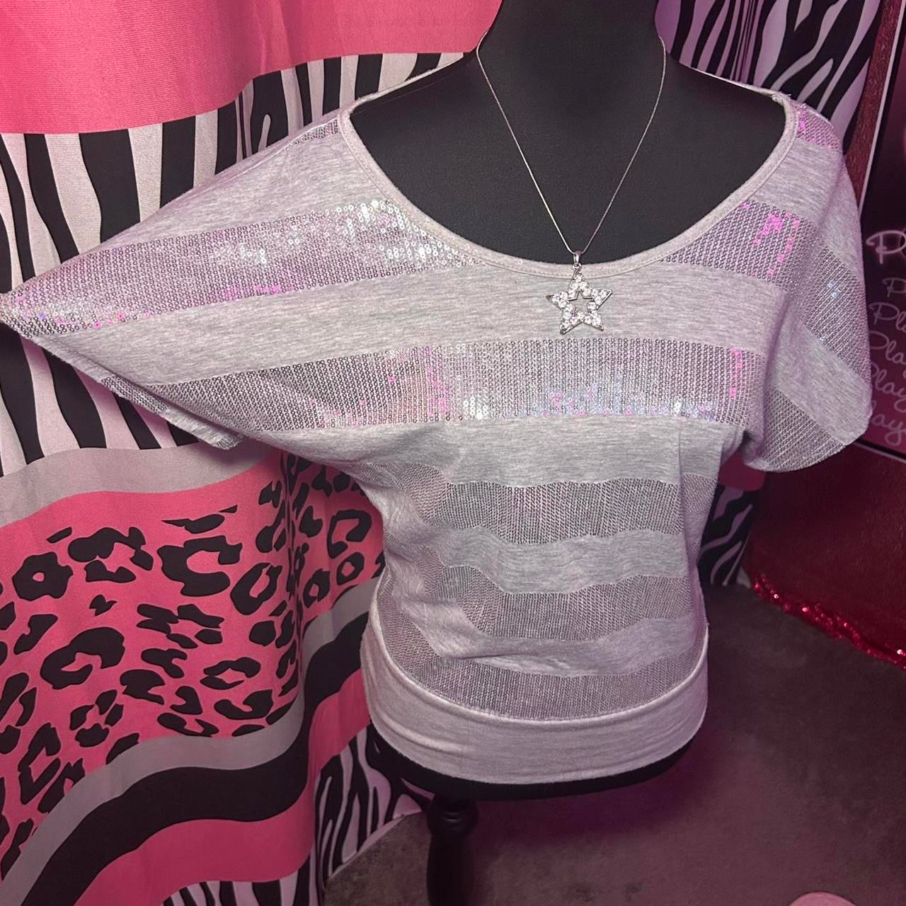 (M) 2000s silver striped top