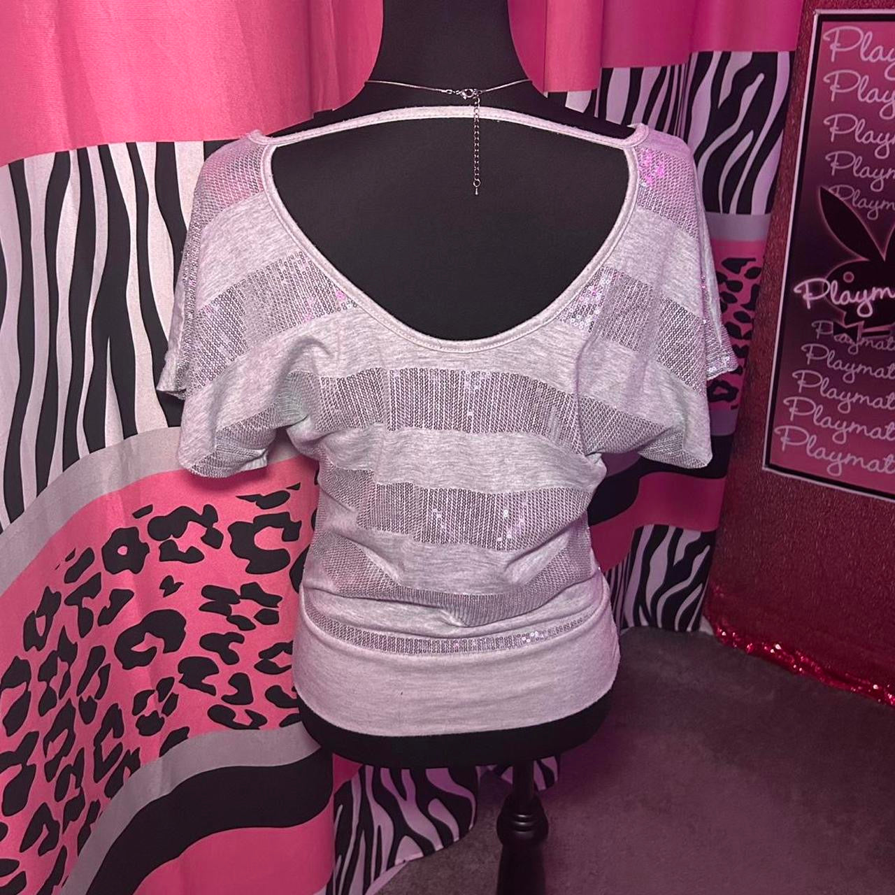 (M) 2000s silver striped top